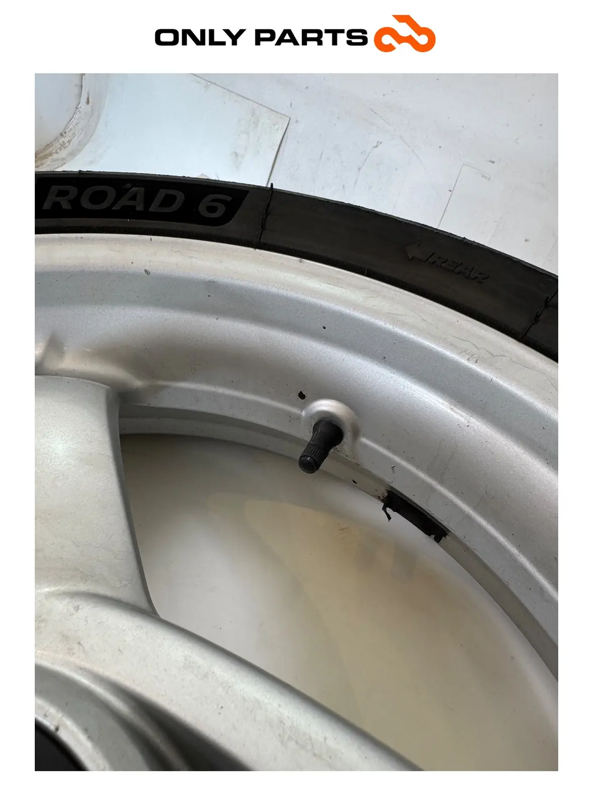 Cerchio posteriore BMW F 650 CS 2001 Grigio usato — foto reale 7
