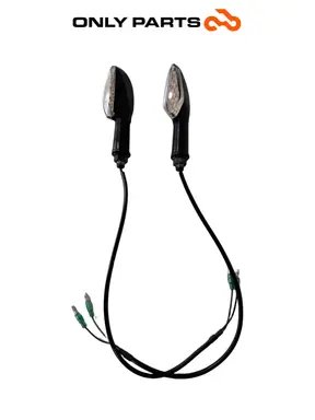 Coppia frecce anteriori Quadro 350 S 2013 Nero usato — foto reale 2