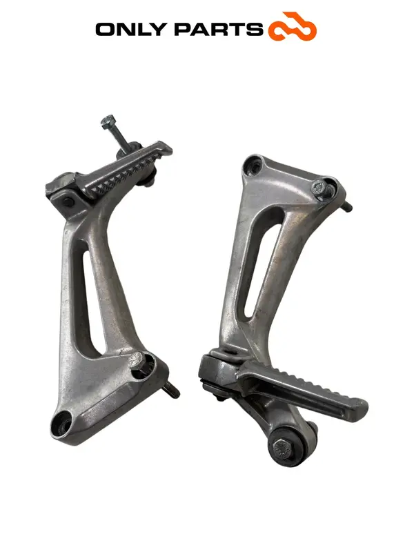 COPPIA PEDANE POGGIAPIEDI PASSEGGERO HONDA VTR 1000 F 1999 / REAR FOOTREST PEGS — 3