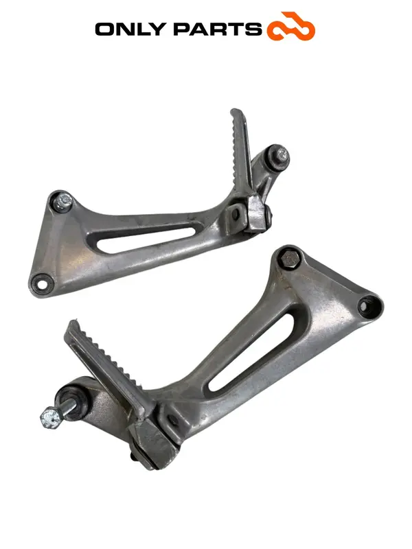 COPPIA PEDANE POGGIAPIEDI PASSEGGERO HONDA VTR 1000 F 1999 / REAR FOOTREST PEGS — 5
