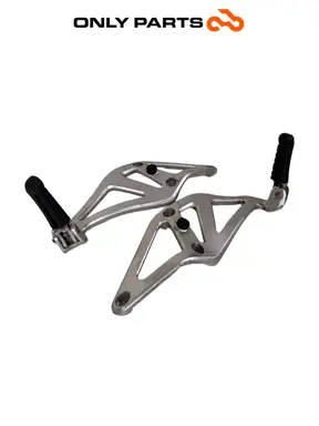 Coppia pedane passeggero KTM Super Duke 990cc 2006 Nero/Arancione usato — foto reale 5