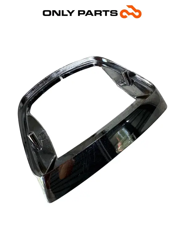 CORNICE FARO FANALE POSTERIORE CROMATA PIAGGIO VESPA LX 125 2011 LIGHT BEZEL OEM — 4