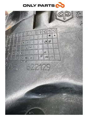 Cover anteriore / spoiler sottopedana Piaggio Vespa Lx 125cc 2011 Nero usato — foto reale 9