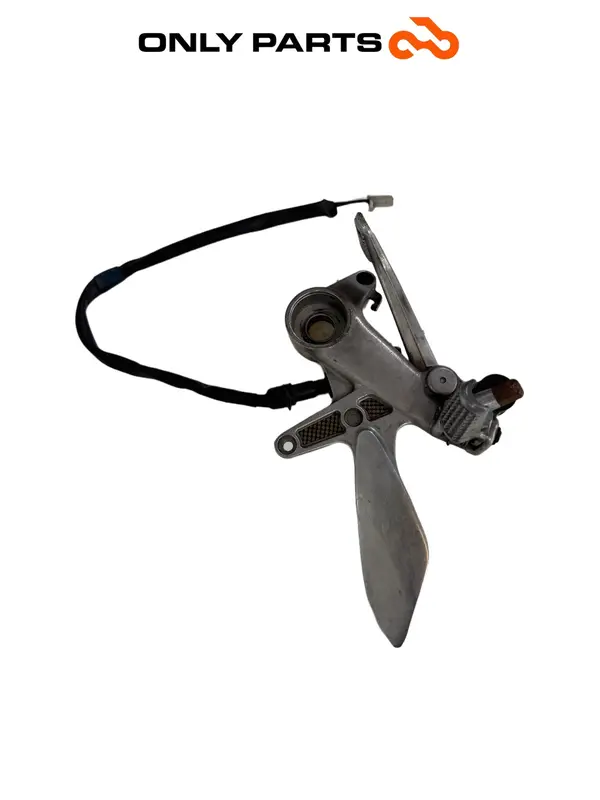 PEDANA POGGIAPIEDI PILOTA DESTRA DX HONDA VTR 1000 F 1999 / RIGHT FRONT FOOTREST — 3