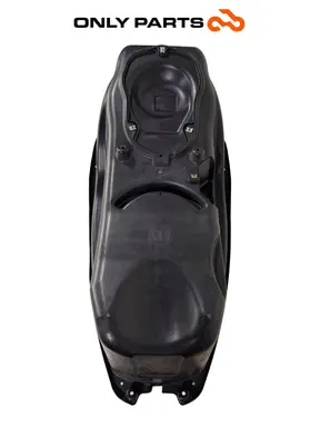 Vano sottosella / vasca portacasco Quadro 350 S 2013 Nero usato — foto reale 9